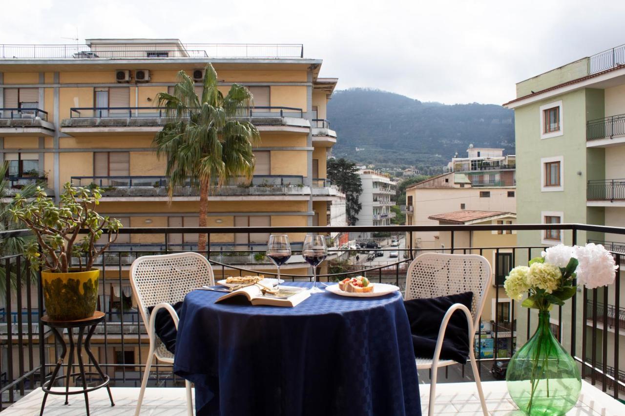Апартаменты Casa Derosa In Sorrento Centro Экстерьер фото
