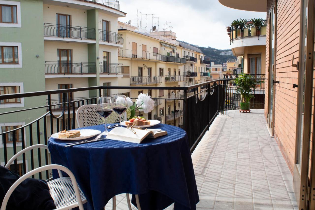 Апартаменты Casa Derosa In Sorrento Centro Экстерьер фото