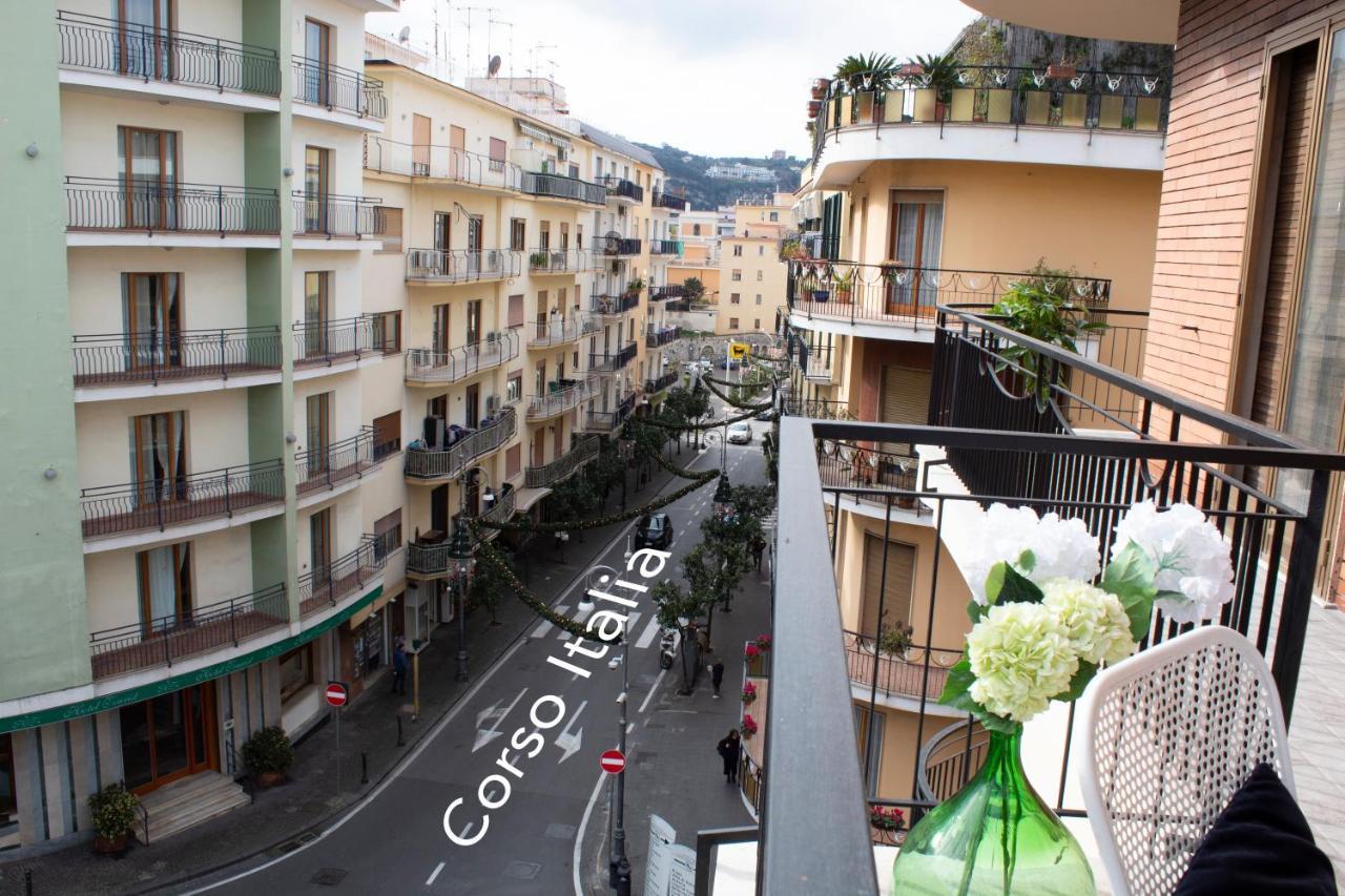 Апартаменты Casa Derosa In Sorrento Centro Экстерьер фото